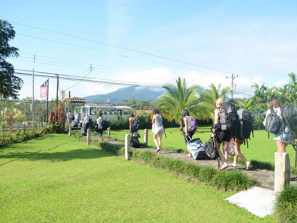 Arenal Backpackers Resort La Fortuna Exterior photo